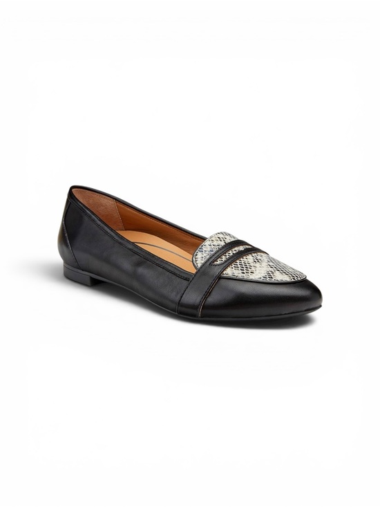 Vionic Shoes - Vionic Savannah White Black Pointed‎ Toe Leather Flats Women’s SZ 7